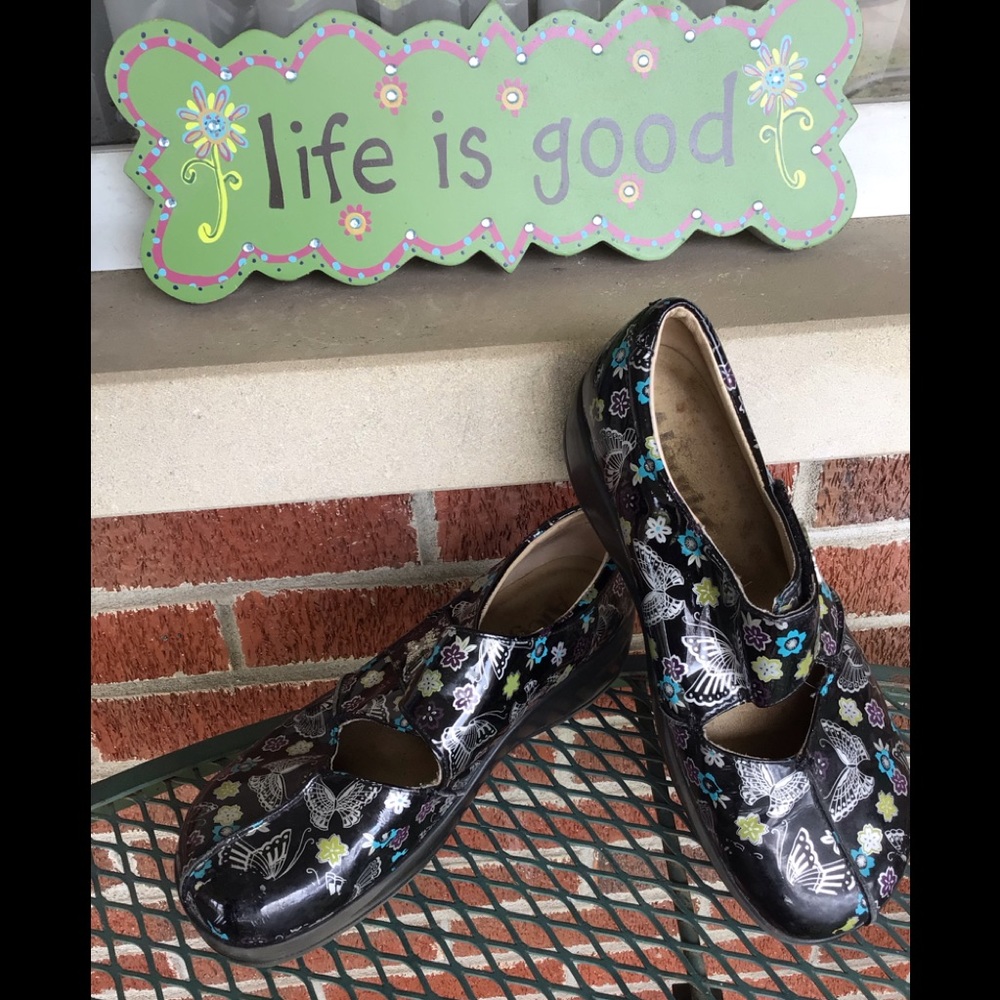 Algeria butterfly pattern Mary Jane shoes Size 7 to 7.5